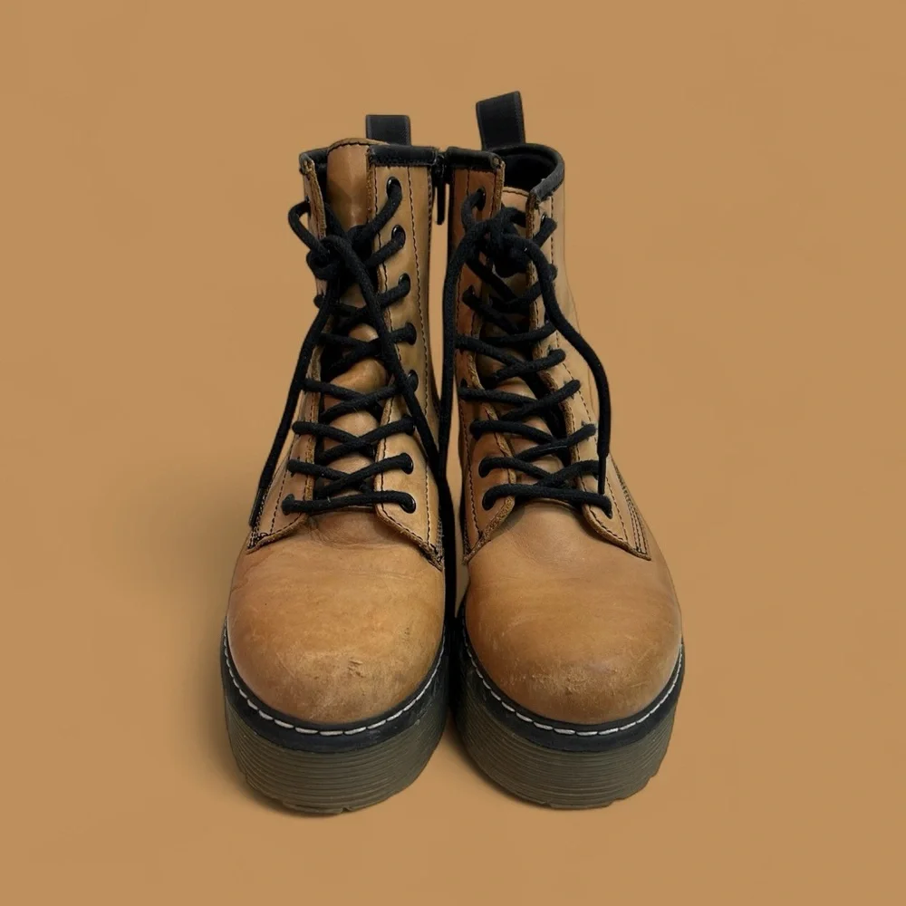 Women’s 7.5 - Genuine Tan Leather Platform Lace-Up Combat Boots - Picture 4 of 6